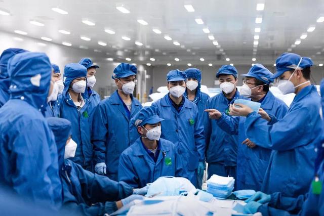 為什么上海能迅速集結(jié)出“抗疫生力軍”？這一緊急立法是關(guān)鍵